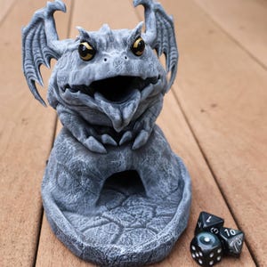 Figura de rana de Frogoyle Dice Tower - Gárgola de resina pintada a mano