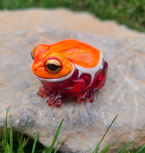希少 ブロンズ カエルの置物 赤い目