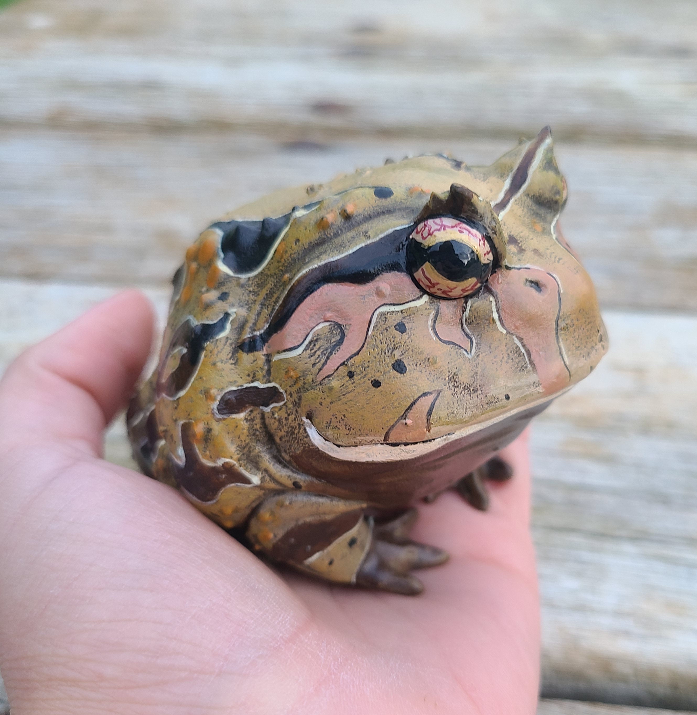 大型スリナムツノガエルのリアルな手描き樹脂製フィギュア - かわいい 