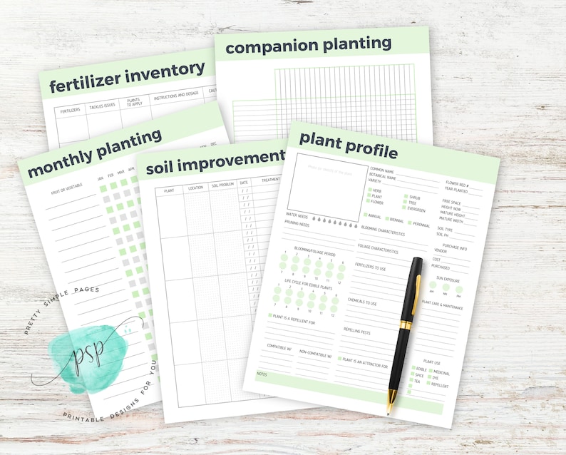 Op de afbeelding: Printbare tuinplannerpagina's met groene en witte accenten. De pagina's bevatten secties voor meststofinventaris, maandelijkse aanplant, gewasrotatie, bodemverbetering en plantprofielen.