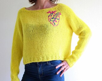 Yellow pure alpaca sweater with anatomical heart embroidery made with the top-down technique and therefore without seams