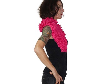 Pure wool stole, an accessory that adapts to any jacket and coat, reinventing it and giving it a glamorous touch