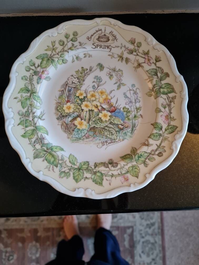 Brambly Hedge Spring plate diameter 21cm  (Royal Doulton fine porcelain)