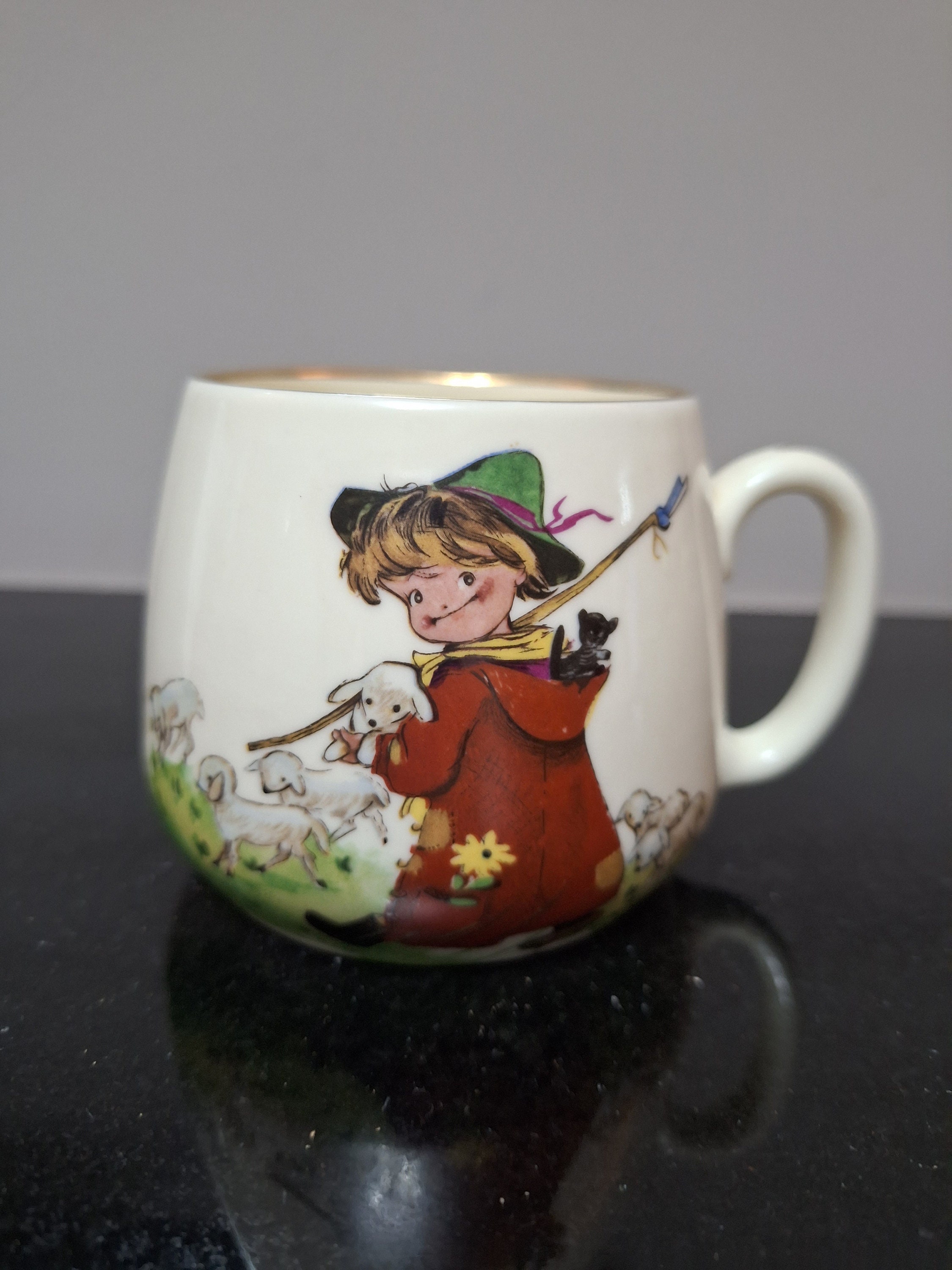 Tasse Vintage En Plastique Rouge – Forme Crayon Géant – Déco Chambre Rétro Enfant