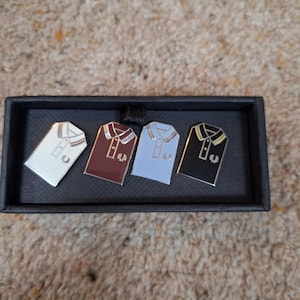 FRED PERRY ピンバッジ Fred perry badge - Etsy 日本