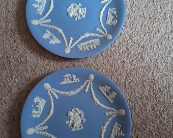 Paire d'assiettes en jaspe de Wedgwood bleu