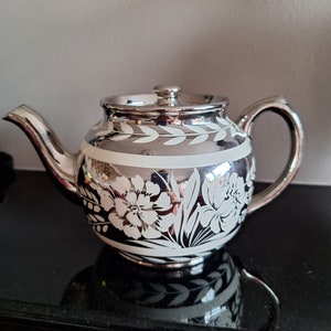 VERKOOP! Sadler zilveren en crème vintage theepot