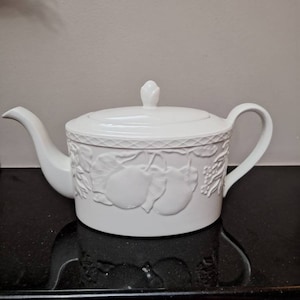 Sweet teapot in white china - made in England