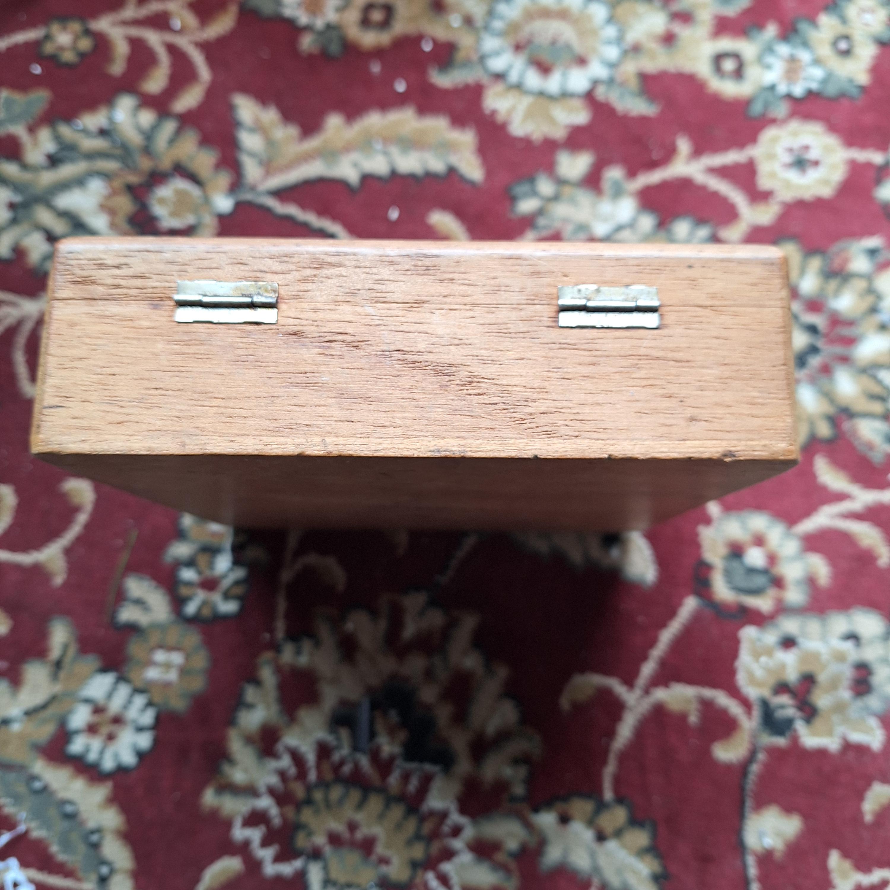 ヴィンテージ キング シックス 木製シガーボックス、6”x 6”x 2.75