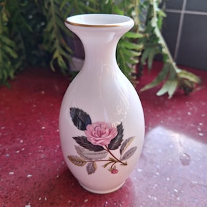 Wedgwood Hathaway Rose bud vase