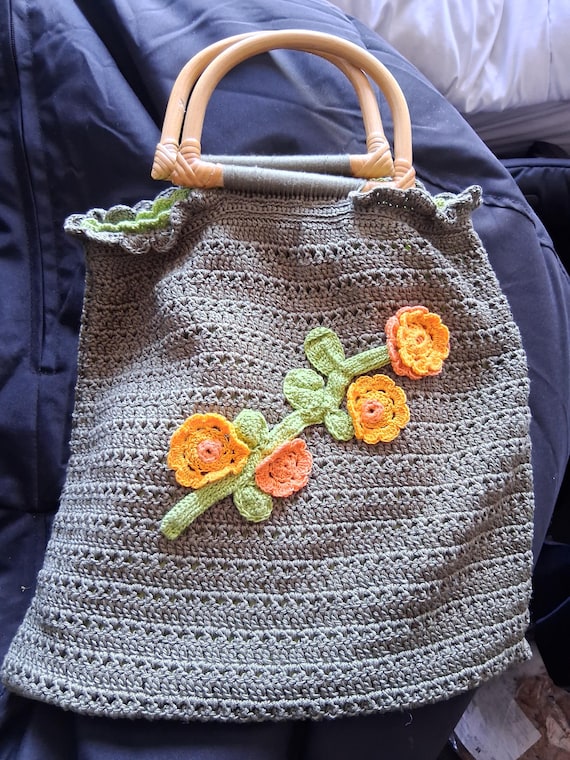 Vintage Green Crochet Bag With Floral Detail and Wooden  display picture 1