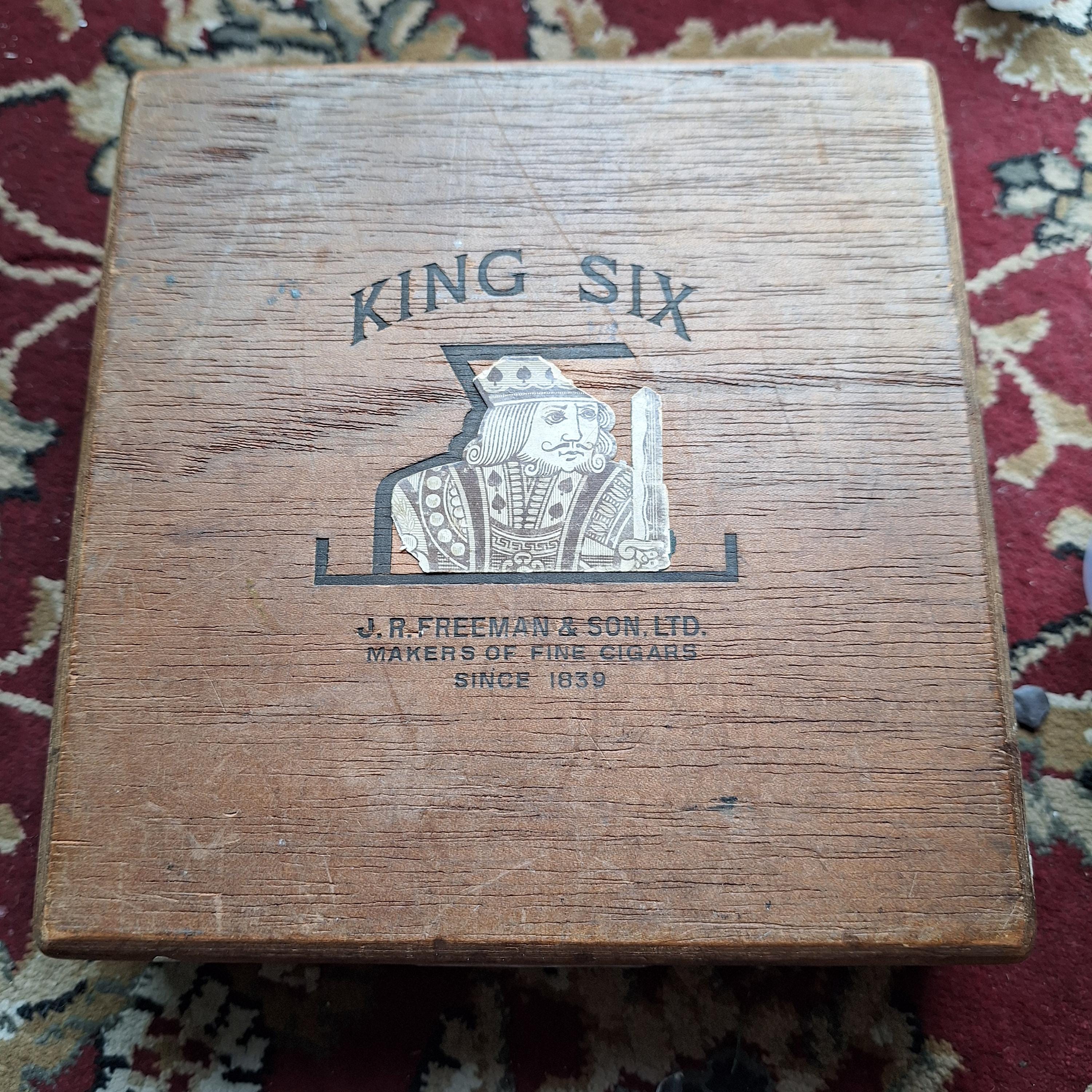 ヴィンテージ キング シックス 木製シガーボックス、6”x 6”x 2.75