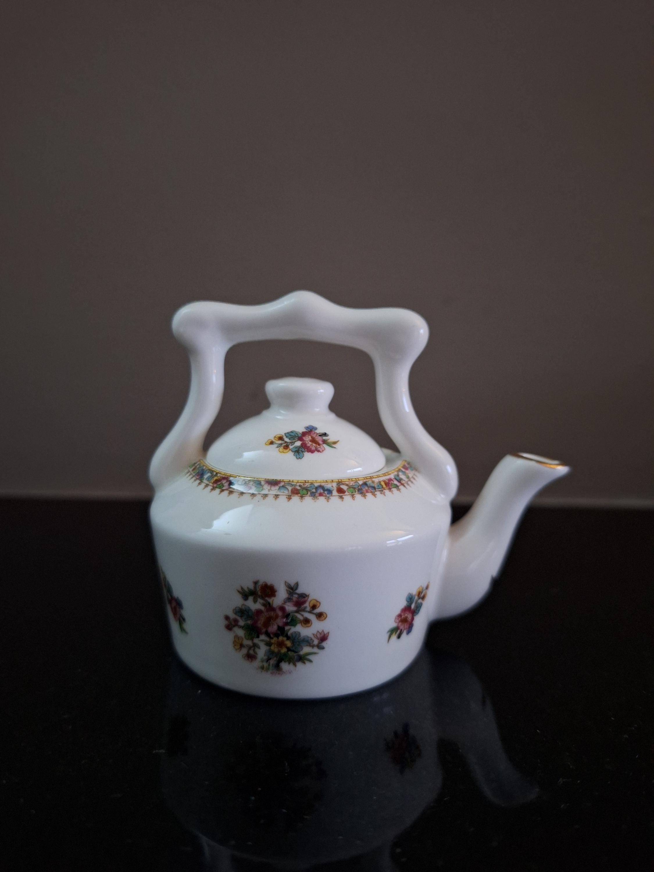 Mini ou bouilloire miniature Coalport Ming Rose.