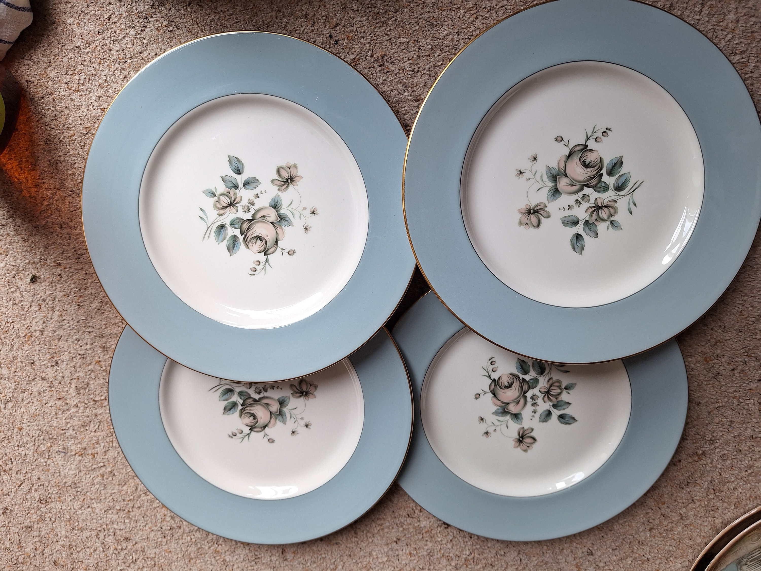 Duck egg top dinner set