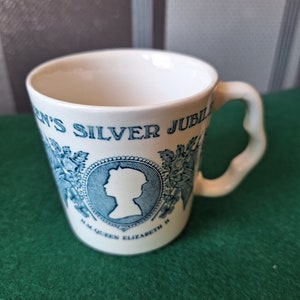 Mason&#39;s Queen Elizabeth Silver Jubilee 1977 commemorative mug