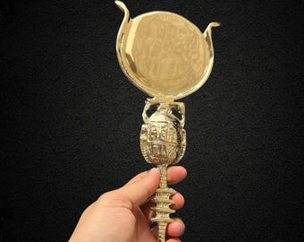 Espejo con escarabajo egipcio, símbolo Khepri, decoración de mano
