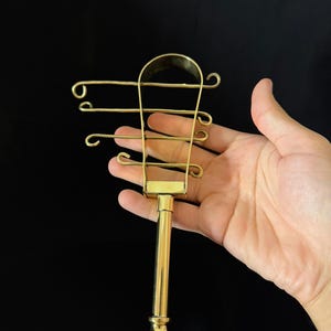 Sistro grecorromano hecho a mano: sonajero ritual egipcio de estilo bronce
