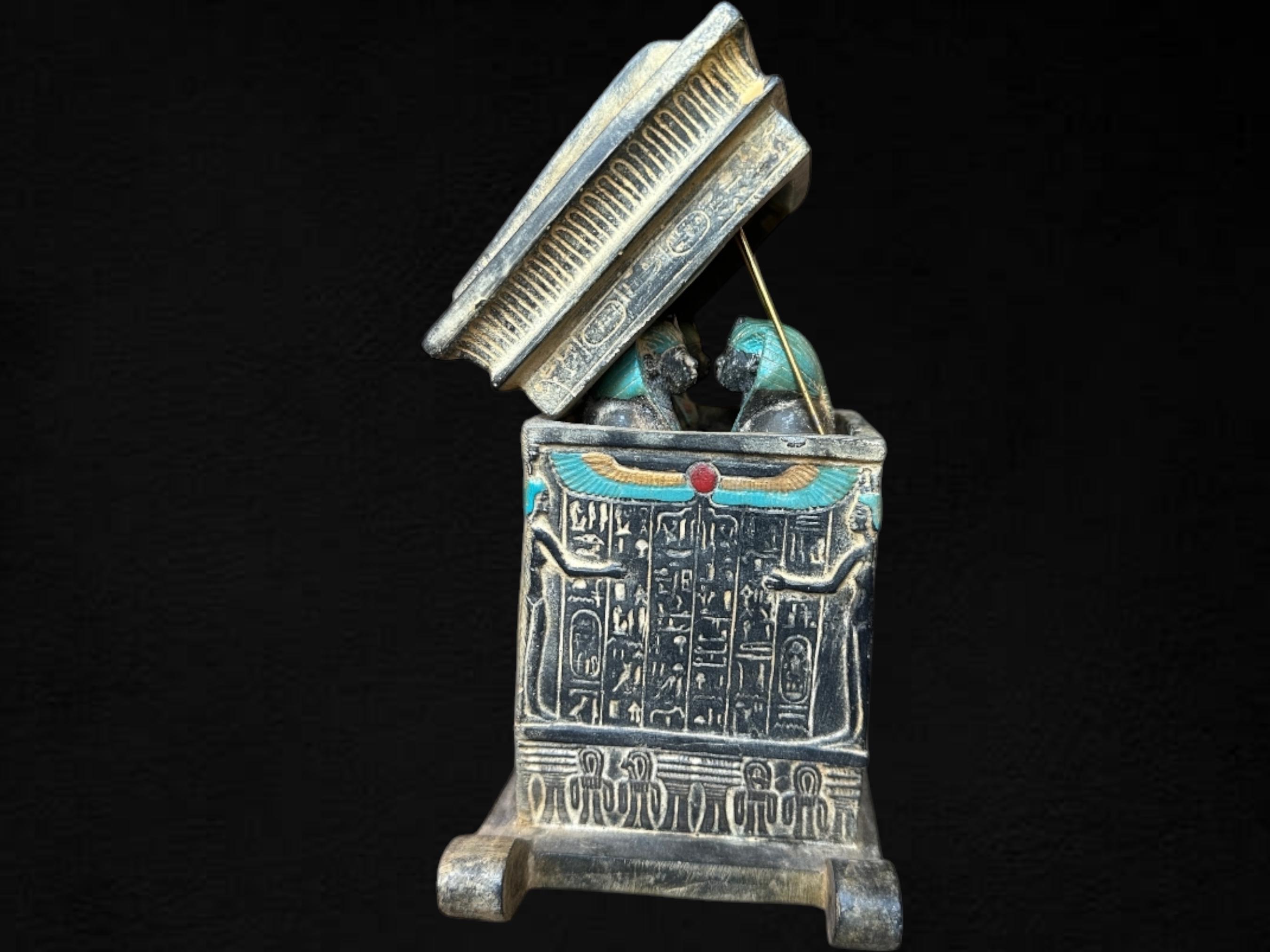 エジプトのカノプス壺：石の神像、ツタンカーメン王の棺のレプリカ