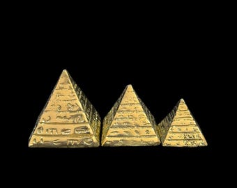真鍮製エジプトピラミッド3個セット。手作りの古代エジプト装飾