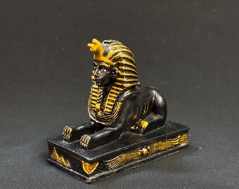 石で作られたエジプトのスフィンクスのレプリカ像、スフィンクスの小像