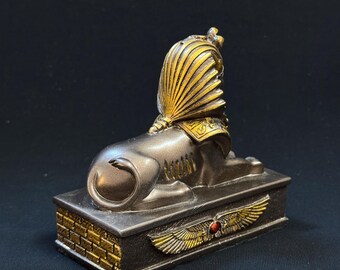 希少なエジプトのスフィンクスのレプリカ像。スフィンクス。ギザの重厚