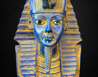 エジプトのツタンカーメン王の壁掛け - 青と金のファラオの胸像、古代