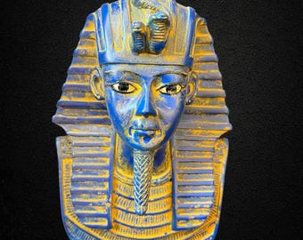 エジプトのツタンカーメン王の壁掛け - 青と金のファラオの胸像、古代