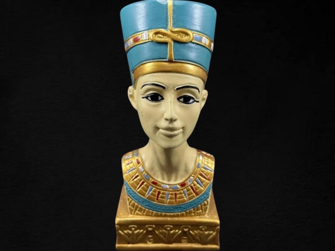 ネフェルティティ胸像：古代エジプトの女王の彫刻 - Etsy 日本