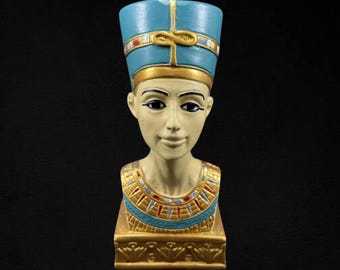 ネフェルティティ女王の最もリアルな胸像 - 古代エジプトの記憶と神性