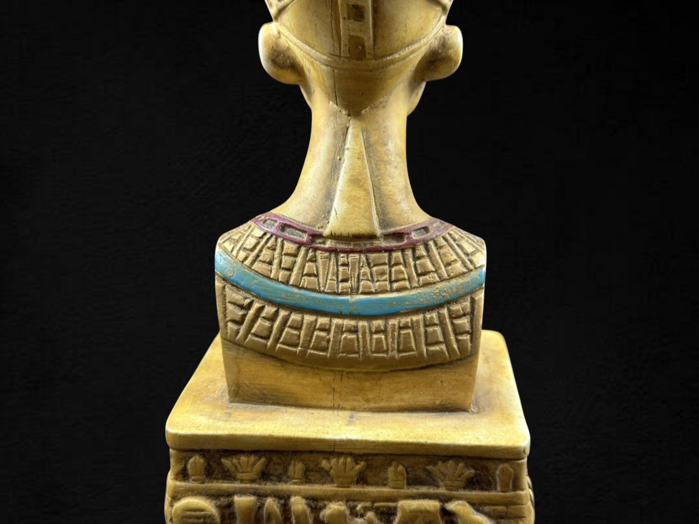 ネフェルティティ像：エジプト女王のコレクターズアイテム、エジプト製