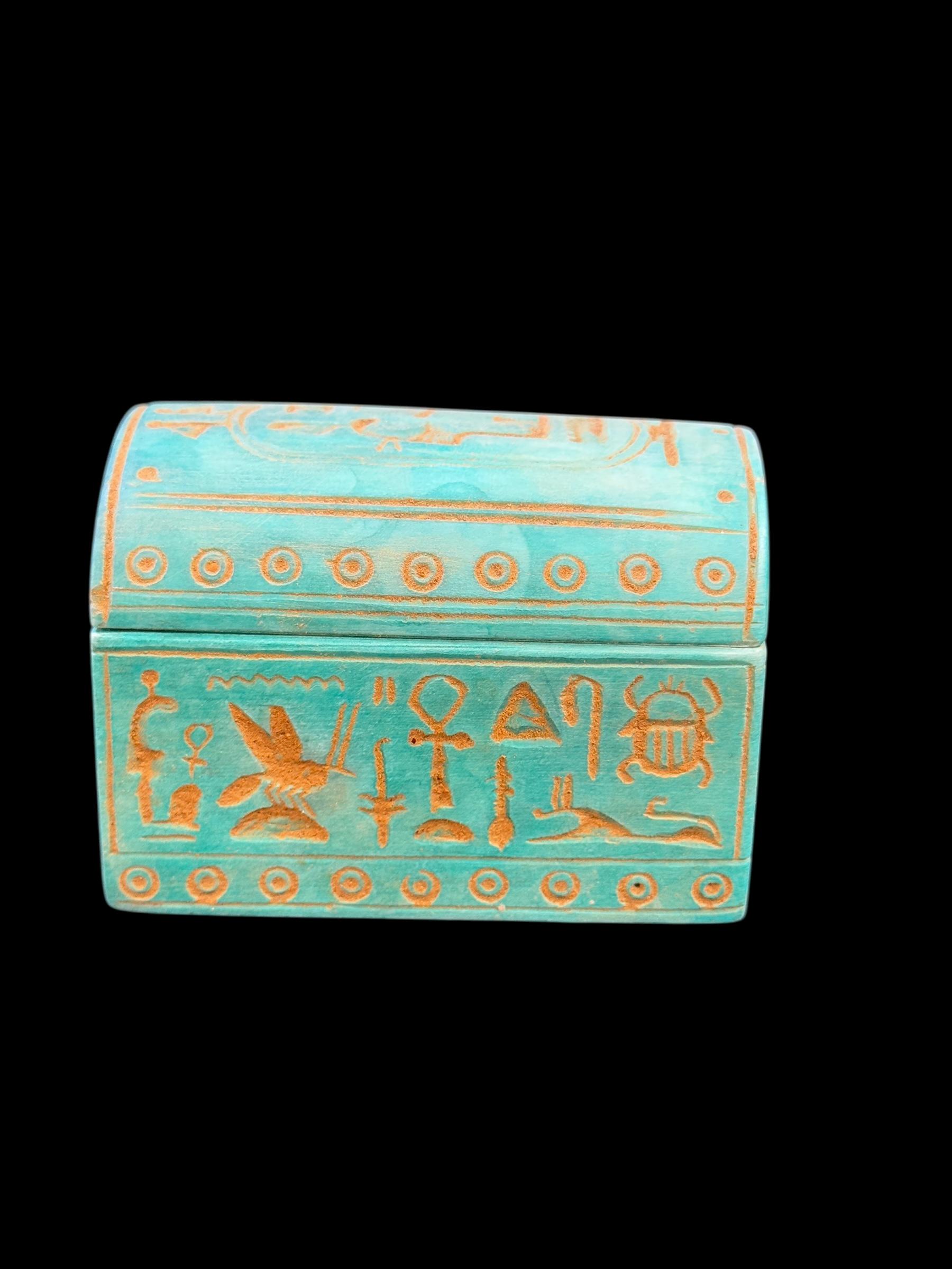 エジプトのアンク・スカラベの宝石箱：ネフェルタリ祭壇の記念品