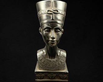 ネフェルティティ女王の最もリアルな胸像 - 古代エジプトの記憶と神性