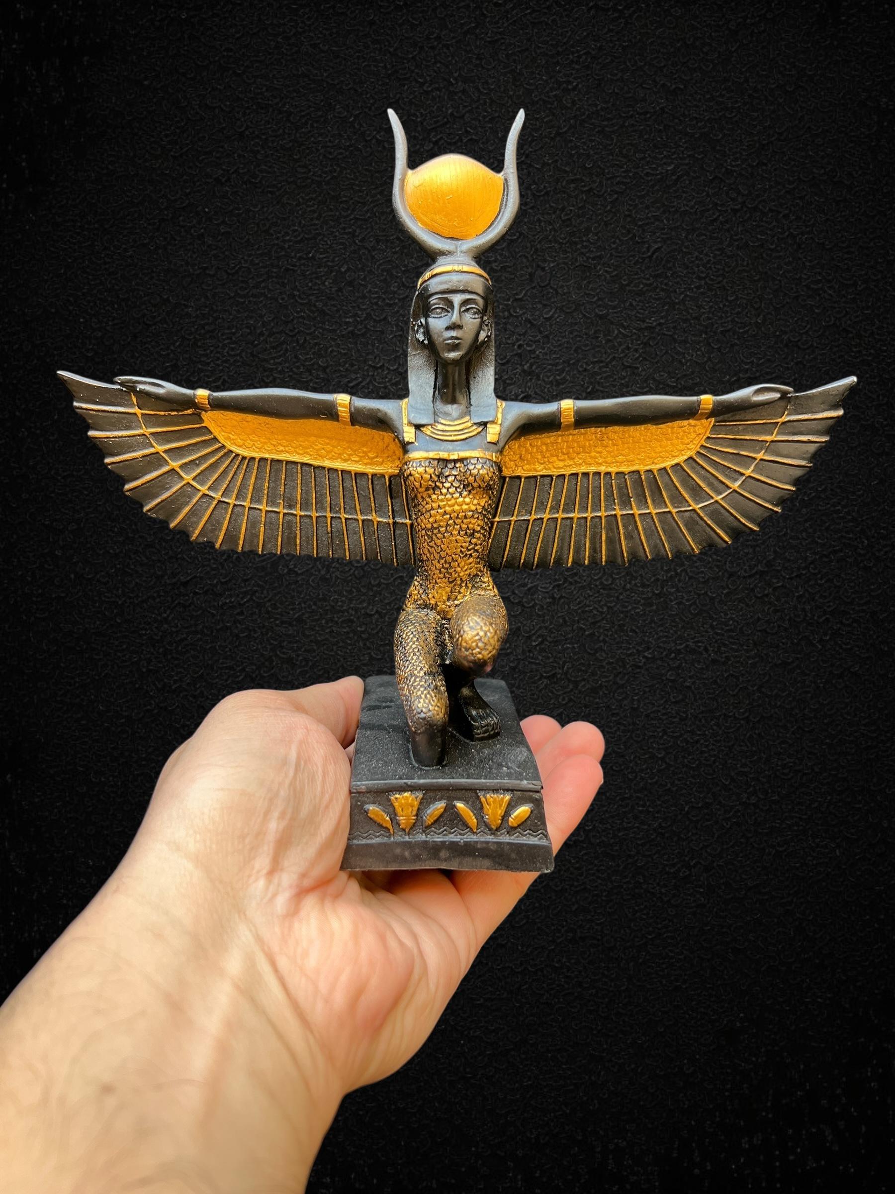 翼を持つ黒いイシス像 - エジプト製の太陽円盤型エジプト女神像 - Etsy