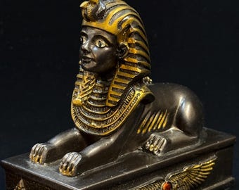 希少なエジプトのスフィンクスのレプリカ像。スフィンクス。ギザの重厚