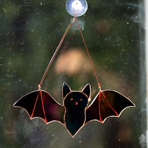 Witrażowy nietoperz na Halloween – Czarna, opalizująca dekoracja okienna – Upiorny, szykowny wystrój
