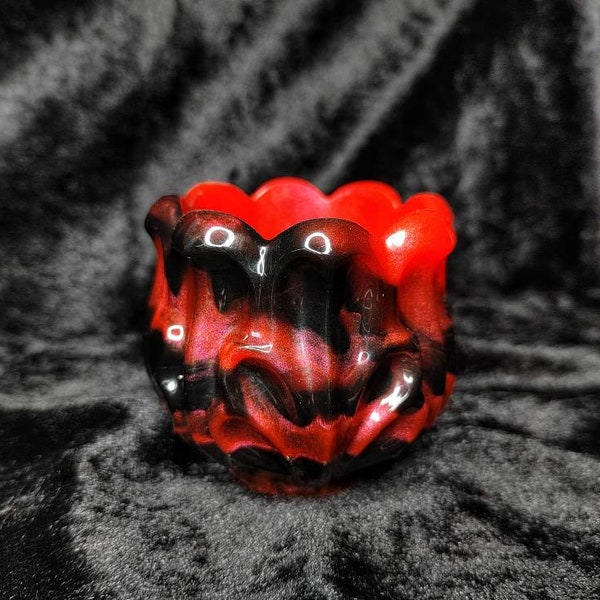 Red and black tealight holder