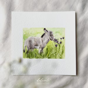 Sussurro de flores: um burro descobre as flores da primavera - Impressão artística em miniatura - Impressão baseada na minha aquarela original | Estética Delicada