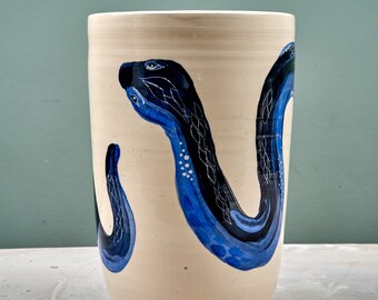Rat snake vase