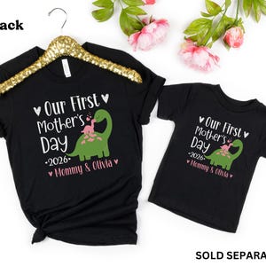 Camiseta personalizada para el primer día de la madre, camiseta de dinosaurio a juego para mamá y yo, regalo para el primer día de la madre para mamá primer día de la madre y bebé imagen 6