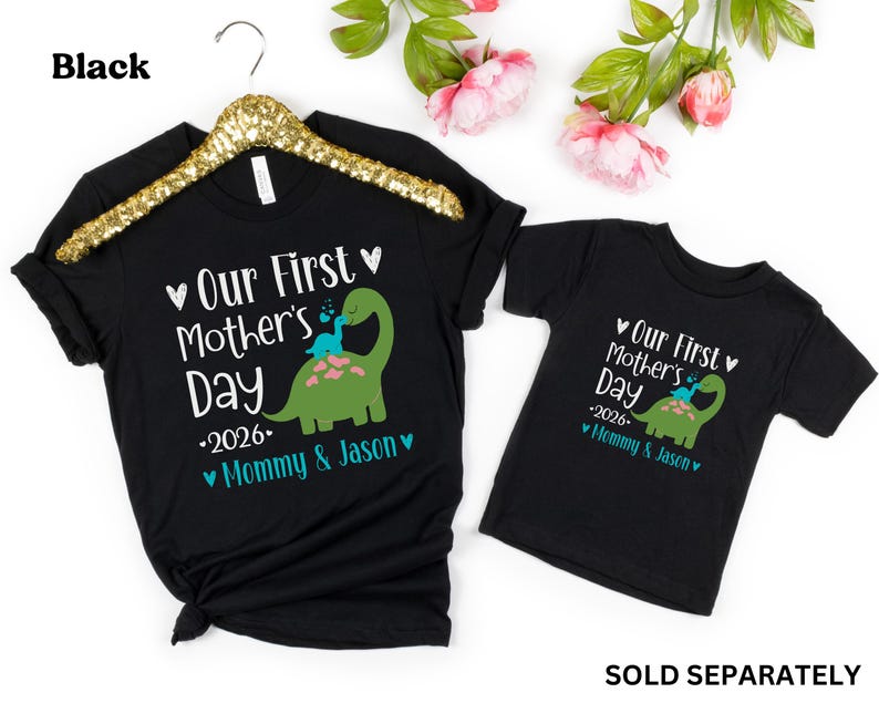 Camiseta personalizada para el primer día de la madre, camiseta de dinosaurio a juego para mamá y yo, regalo para el primer día de la madre para mamá primer día de la madre y bebé imagen 4
