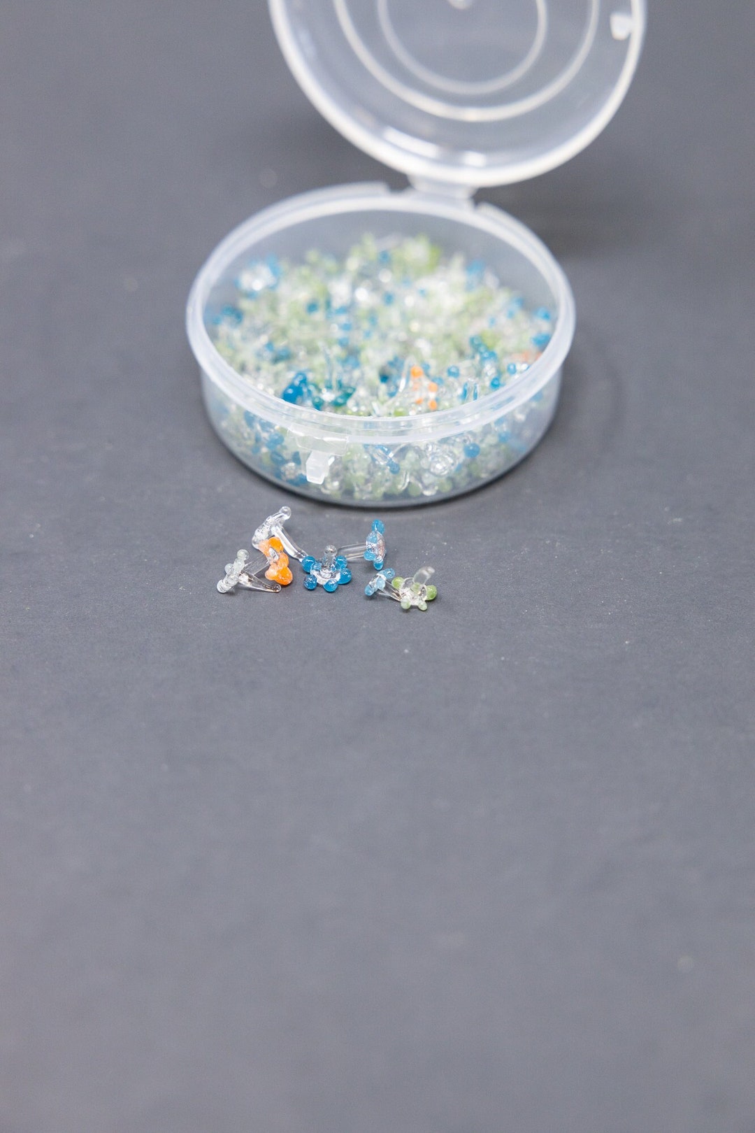 200 Pieces Daisy Style Glass Pipe Screens Assorted Color Premium