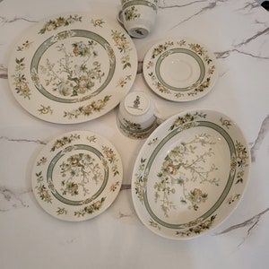 Royal Doulton Tonkin Fine China – Green Floral Pattern Porcelain Ceramic Dinnerware plates, Cups, Saucers and Vegetable Bowl,