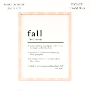 Può includere: Una stampa d'arte da parete stampabile con una definizione della parola "autunno" in testo nero su sfondo bianco. La definizione include la parola "autunno" come stagione, periodo di tempo e preludio al letargo. La citazione "E all'improvviso, l'estate è crollata nell'autunno" di Oscar Wilde è inclusa in basso.