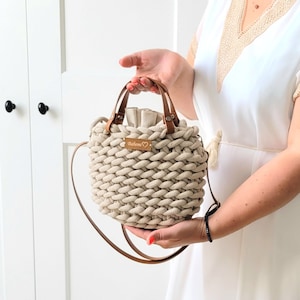 Tasche mit Organiser,kleine Crossbody Handtasche,Tasche gewebt in einer lockeren Webart, Top Griff Tasche, gehäkelte beige Tasche, beige Boho Handtasche, dicke Seil Tasche