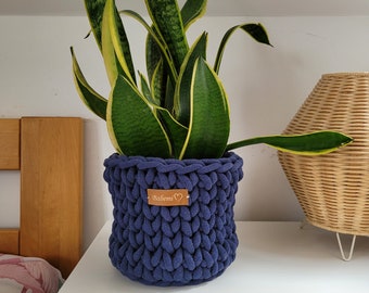 flowerpot, Pot cover for a plant, chunky cotton basket for a fowers, crochet indoorplantpot, home decor planter in jeans, navy blue color.