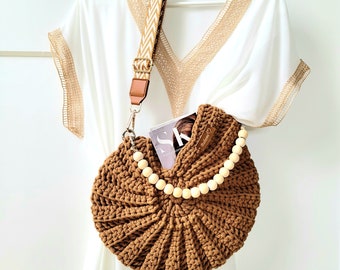 shell-shaped bag,Seashell crossbody bag, caramel crochet beach bag with a long strap worn over the shoulder, shell crochet for sale,