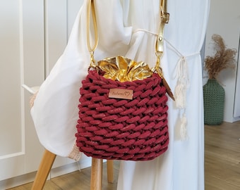 Gold burgundy bag with gold drawstring bag, small crossbody purse, crochet handbag with gold regular strap, Elegant bucket for a wedding