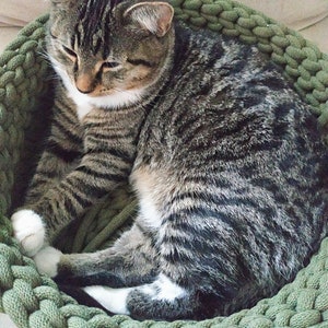 chunky Cat bed, crochet pet dog for small, medium, big animals, crochet cave cat, cat lover gift, chanky big basket, basket for cats and dog image 4