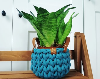 Air plant holder, Small crochet chunky basket, cotton cover pot for suculents, basket with eco leather handle.