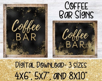 Könnte beinhalten: Zwei druckbare Schilder mit einem rustikalen Holzrahmen und einem schwarzen Hintergrund mit goldfarbenem Glitzertext, der "Coffee Bar" lautet. Die Schilder sind in drei Größen erhältlich: 10,2 x 15,2 cm, 12,7 x 17,8 cm und 20,3 x 25,4 cm.